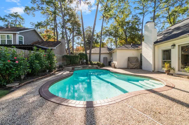 $699,000 | 4 Maystar Court, The Woodlands, TX 77380