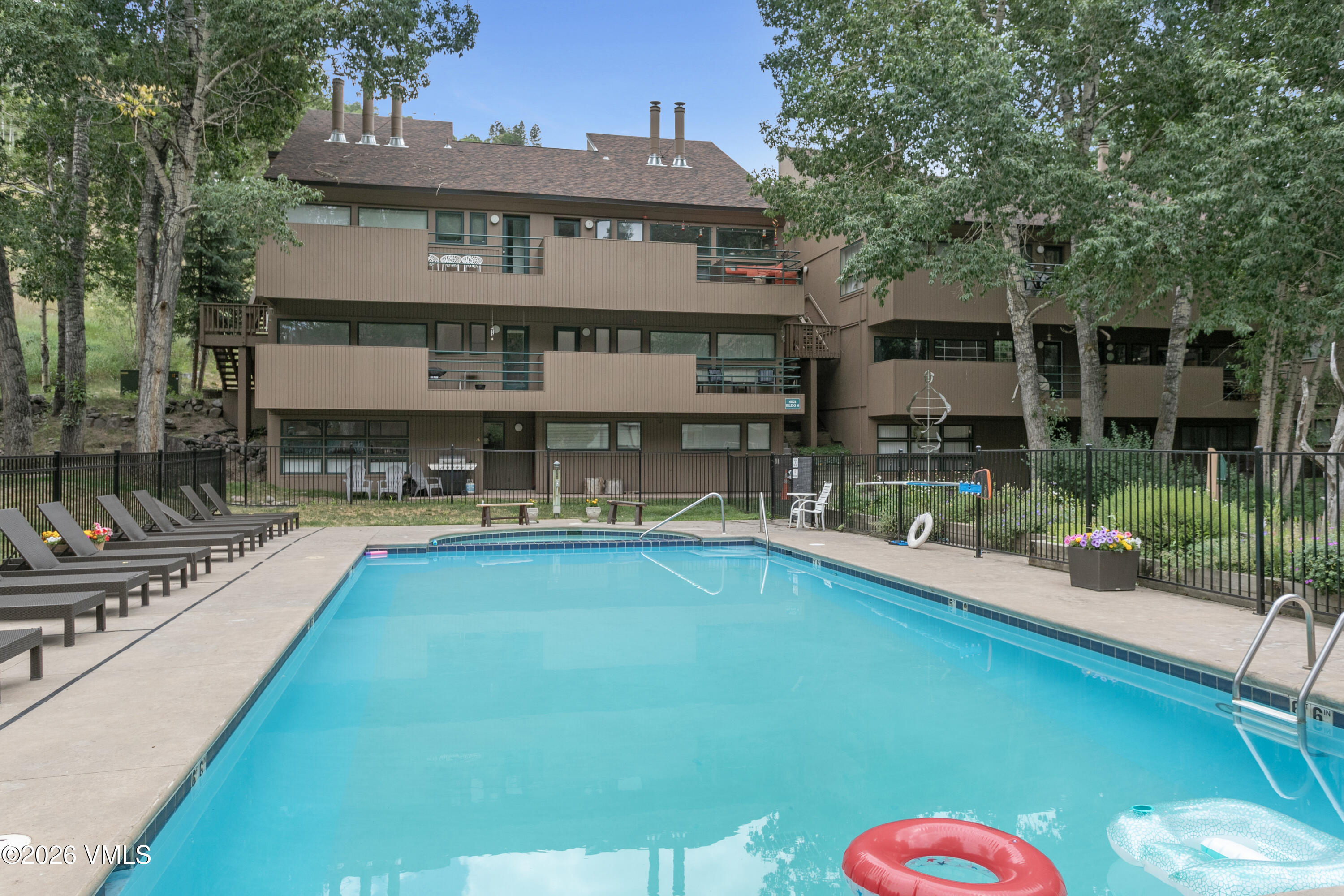 3911 Big Horn Road, Unit 1B Vail, CO 81657 - Photo 25 of 29 a view of a house with swimming pool