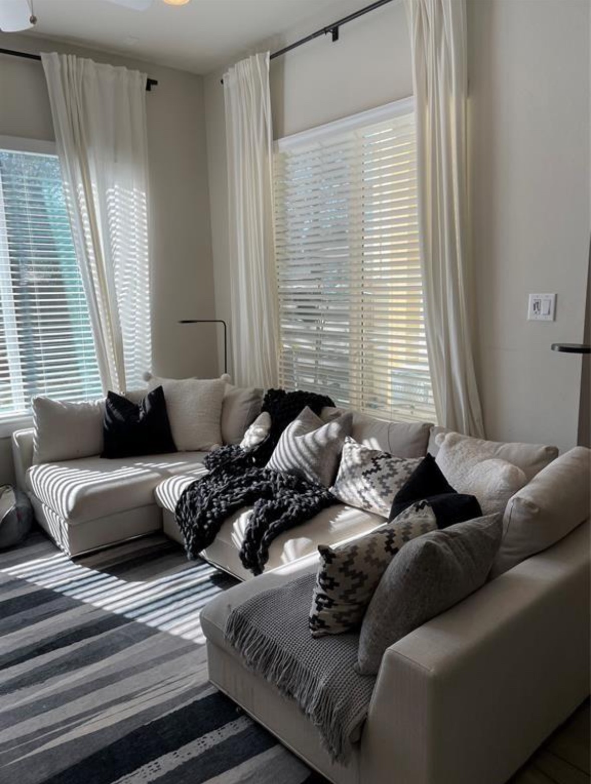 5204 Hershe Street, Unit B Houston, TX 77020 - Photo 5 of 11 a living room with furniture and window