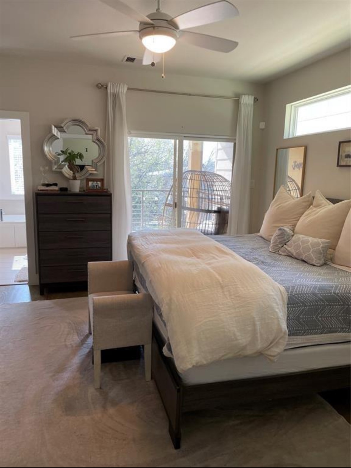 5204 Hershe Street, Unit B Houston, TX 77020 - Photo 6 of 11 a bedroom with a bed and window