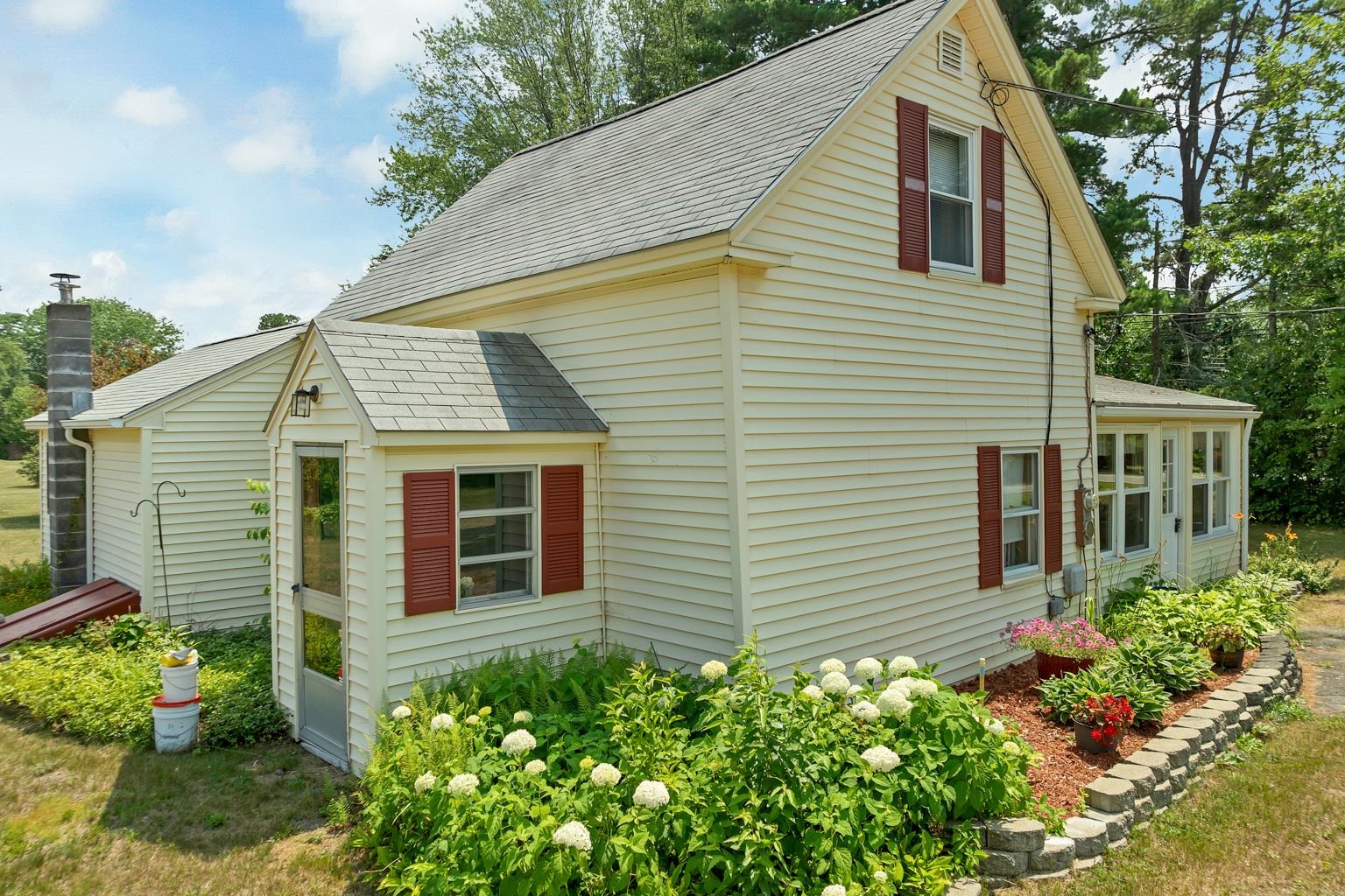 28 Salmon Falls Road Rochester, NH 03868 - Photo 2 of 20