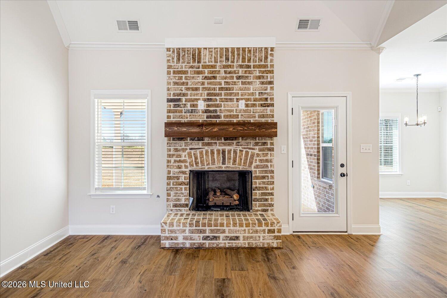 2033 Gracie Road Hernando, MS 38632 - Photo 12 of 42 living room1