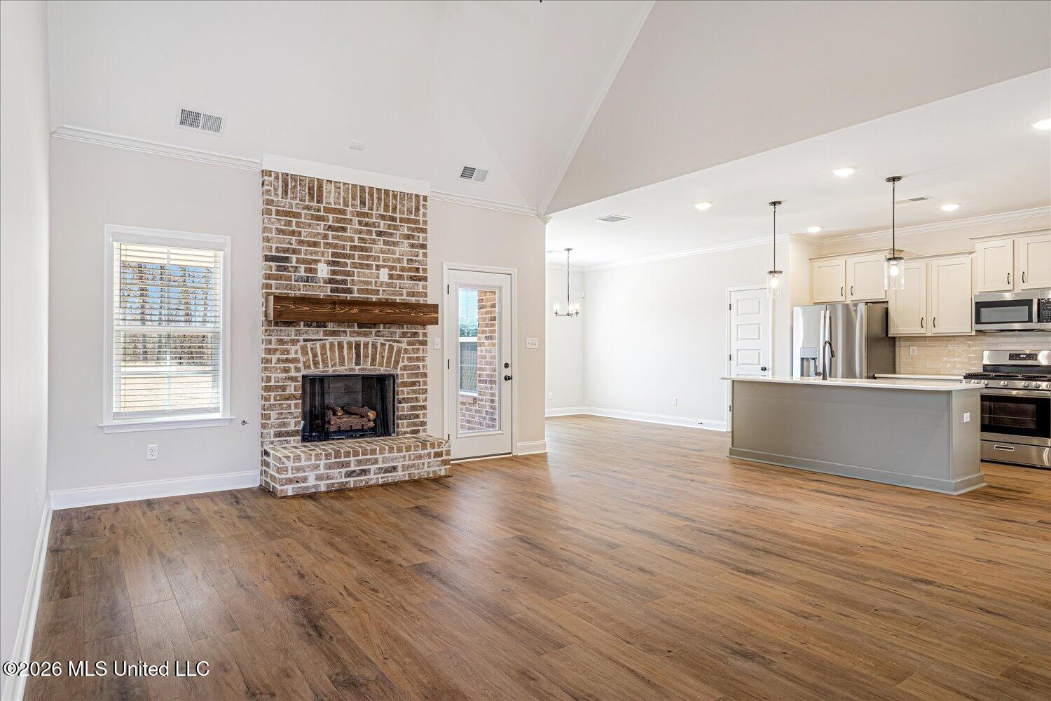 2033 Gracie Road Hernando, MS 38632 - Photo 13 of 42 living room (1)