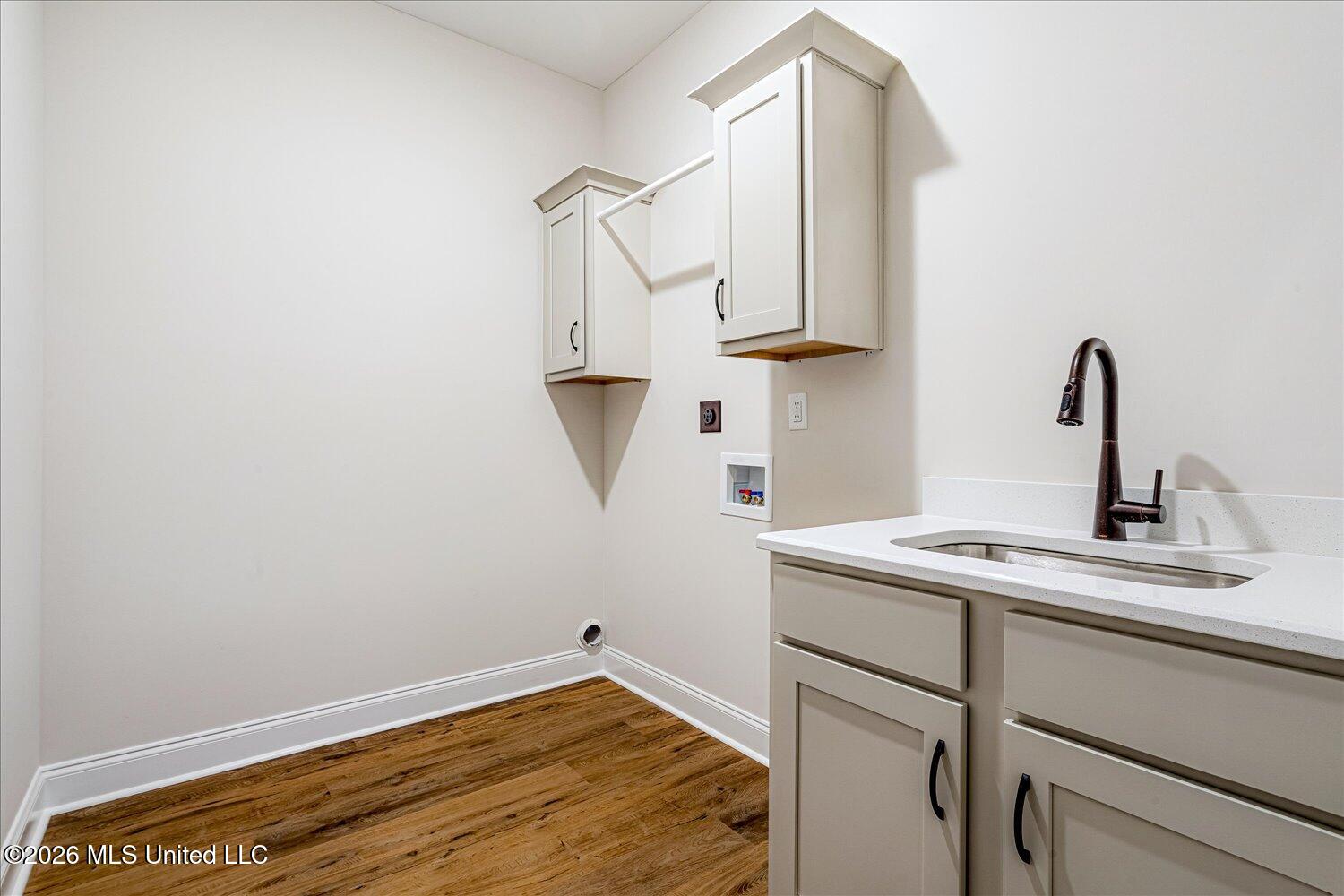 2033 Gracie Road Hernando, MS 38632 - Photo 19 of 42 laundry