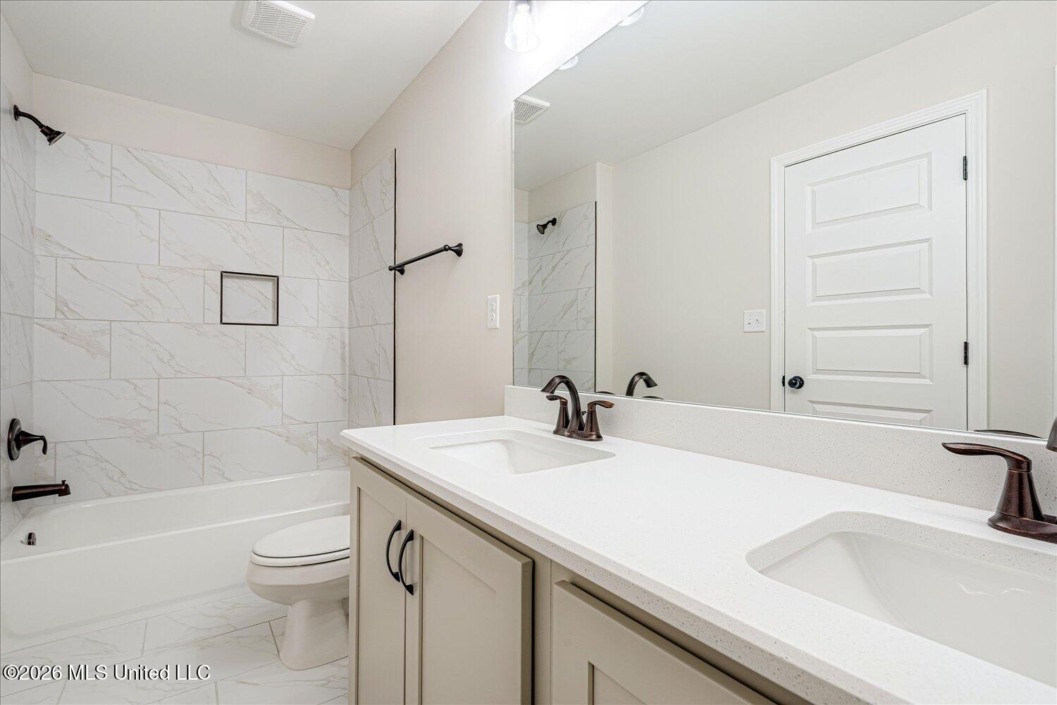 2033 Gracie Road Hernando, MS 38632 - Photo 25 of 42 upstairs bath