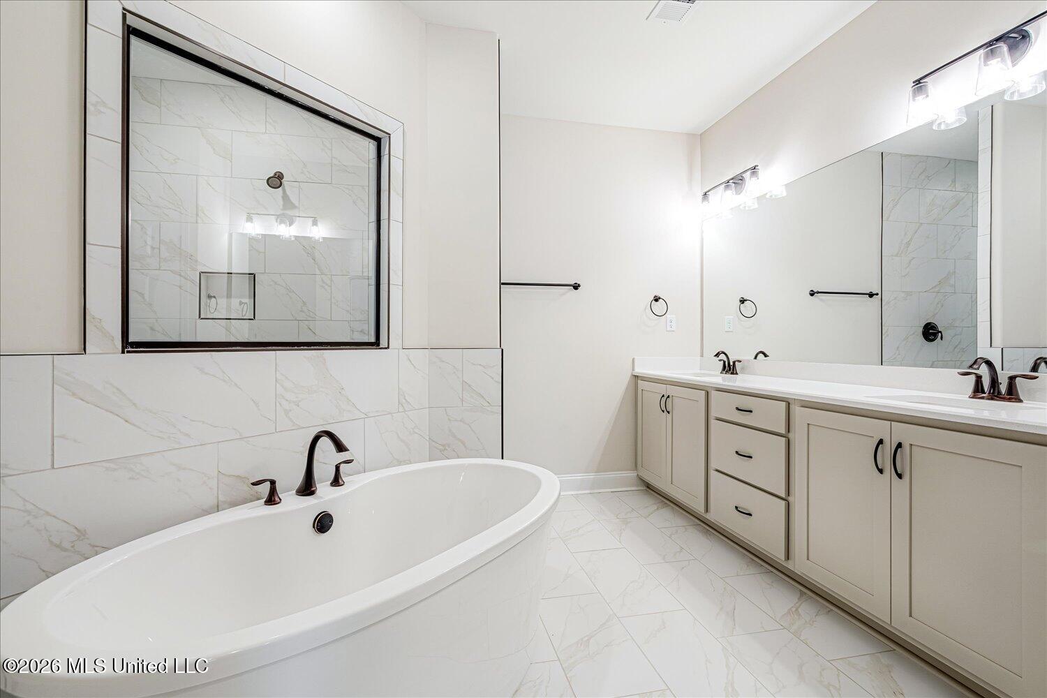 2033 Gracie Road Hernando, MS 38632 - Photo 26 of 42 master bath
