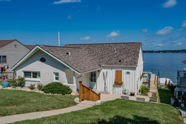 $1,999,000 | 824 South Clear Lake Drive, Fremont, IN 46737