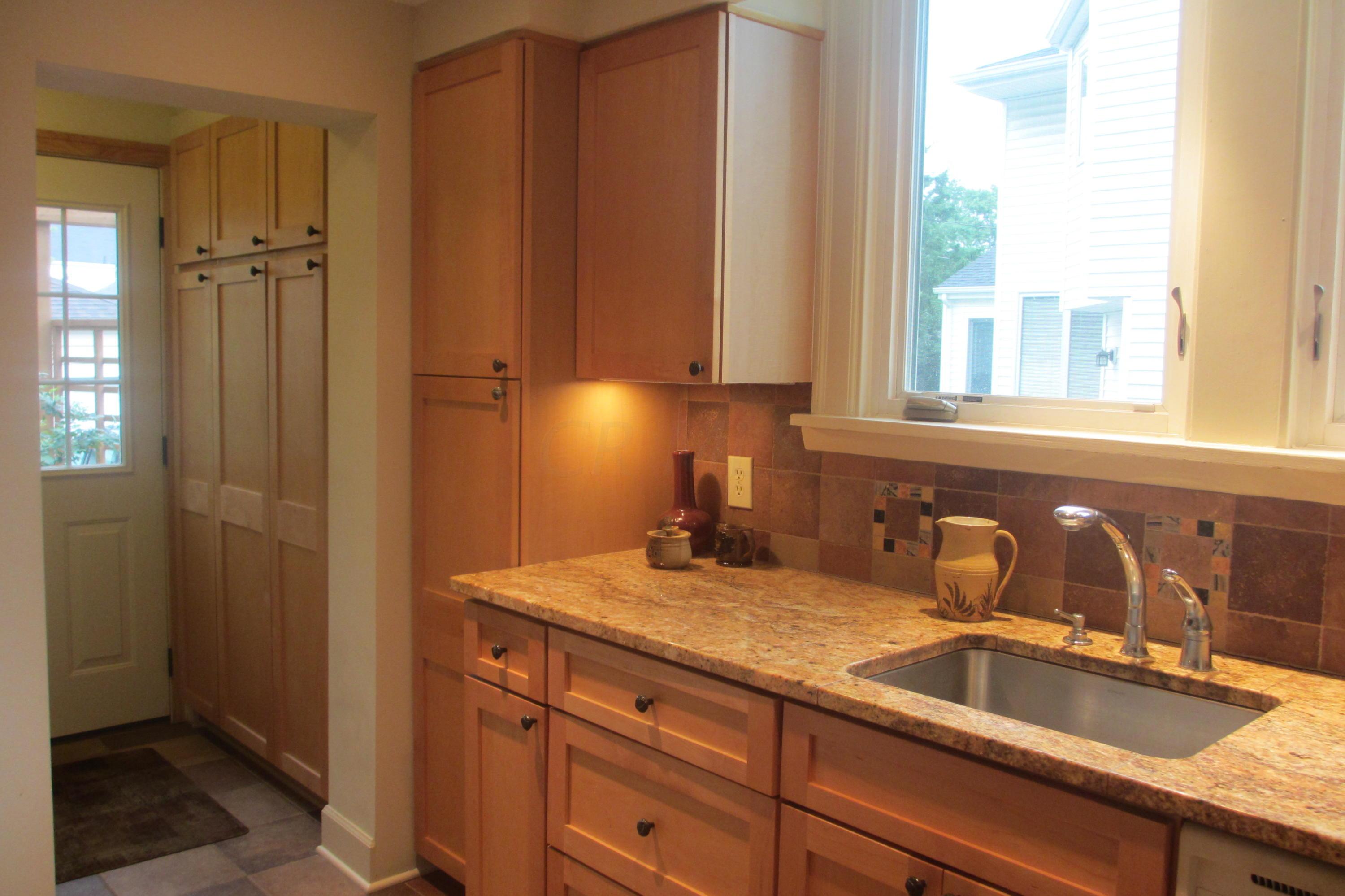 1507 Cardiff Road Upper Arlington, OH 43221 - Photo 19 of 49