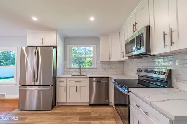 $375,000 | 2313 Balltown Road, Niskayuna, NY 12309