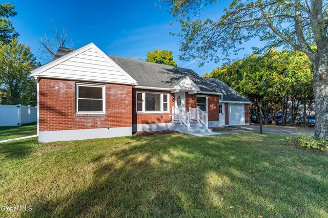 $375,000 | 2313 Balltown Road, Niskayuna, NY 12309