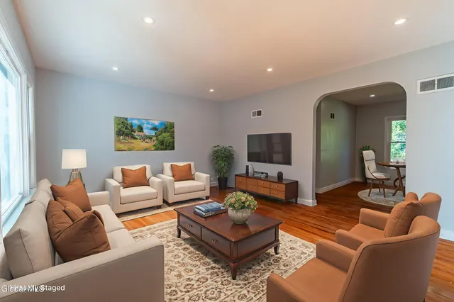 $375,000 | 2313 Balltown Road, Niskayuna, NY 12309