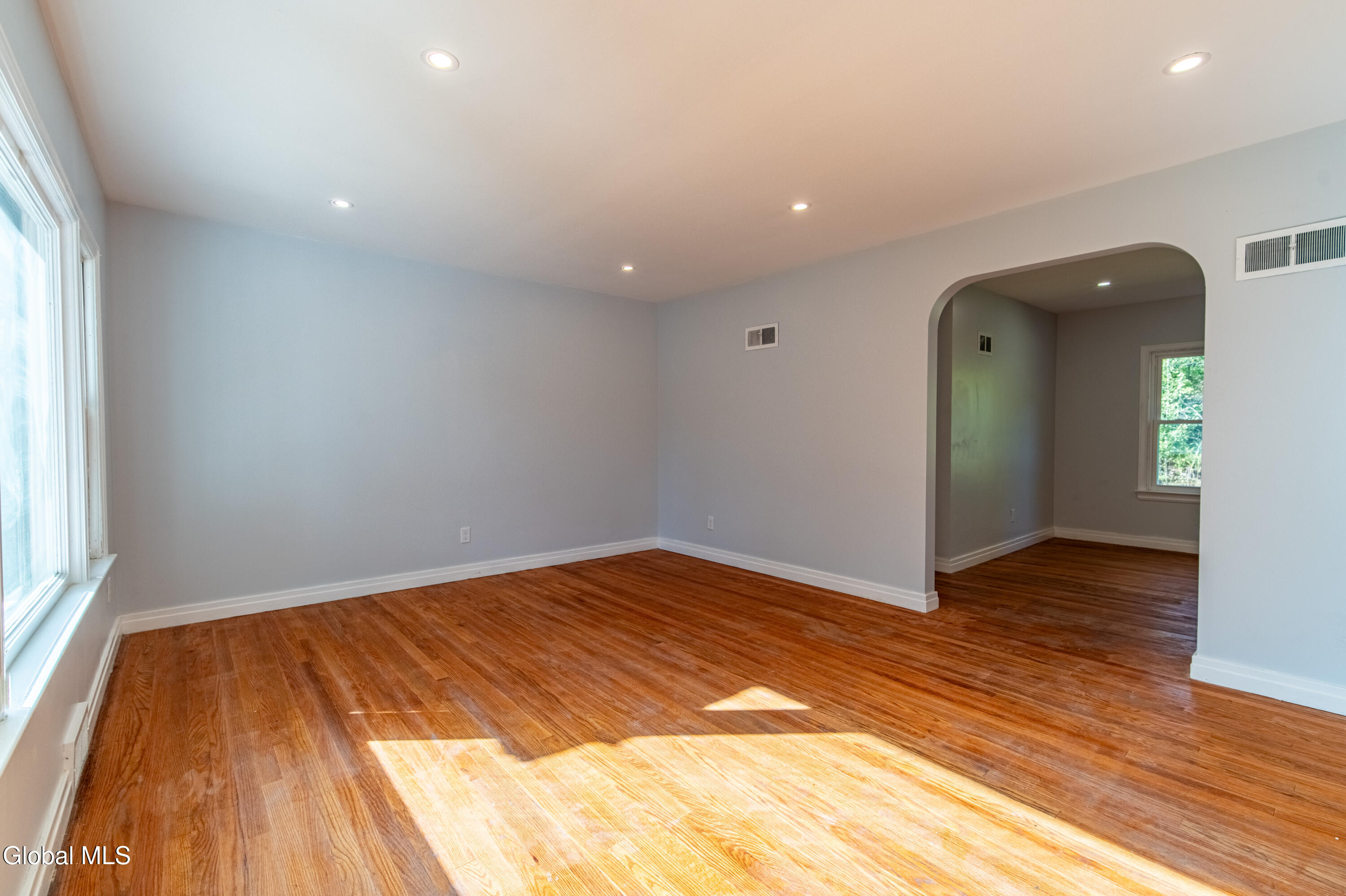 2313 Balltown Road Niskayuna, NY 12309 - Photo 8 of 35 Living room