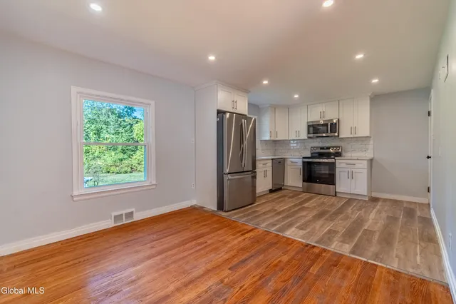 $375,000 | 2313 Balltown Road, Niskayuna, NY 12309