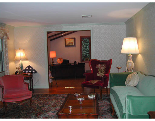 22 Auburn Road Wellesley, MA 02481 - Photo 3 of 13