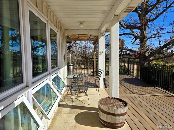 $299,900 | 411 Craig Lane, Raymondville, MO 65555