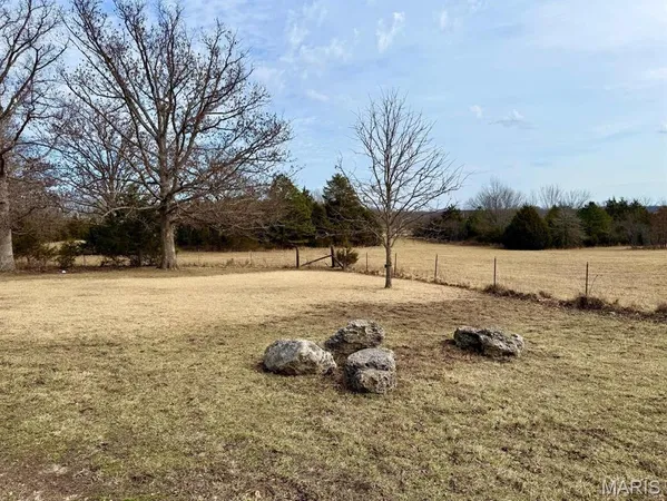 $299,900 | 411 Craig Lane, Raymondville, MO 65555