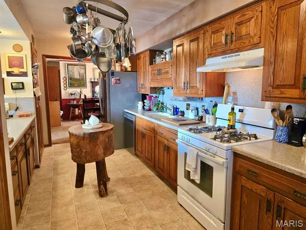 $299,900 | 411 Craig Lane, Raymondville, MO 65555