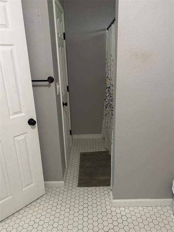 401 South Ave H Olney, TX 76374 - Photo 13 of 22 view of a bathroom