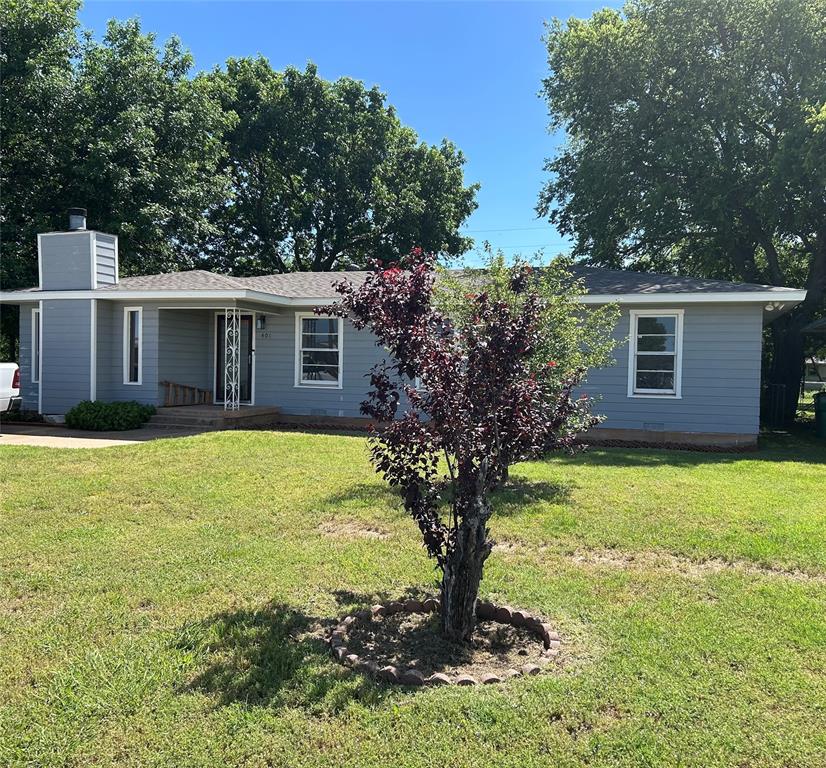 401 South Ave H Olney, TX 76374 - Photo 2 of 22 a house with a tree in front of it