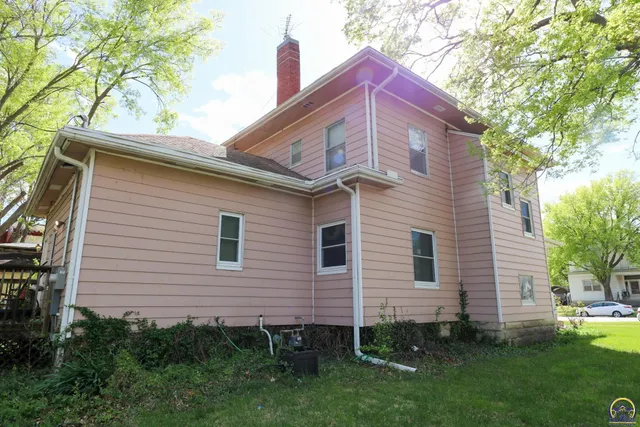 $105,000 | 628 State Street, Emporia, KS 66801