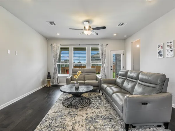 $595,000 | 512 Voyage Trace, Leander, TX 78641