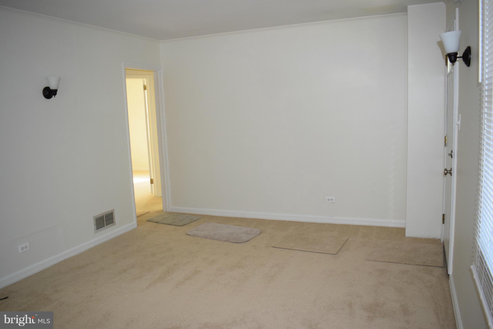 1805 Willow Spring Road Baltimore, MD 21222 - Photo 5 of 30 Living Room