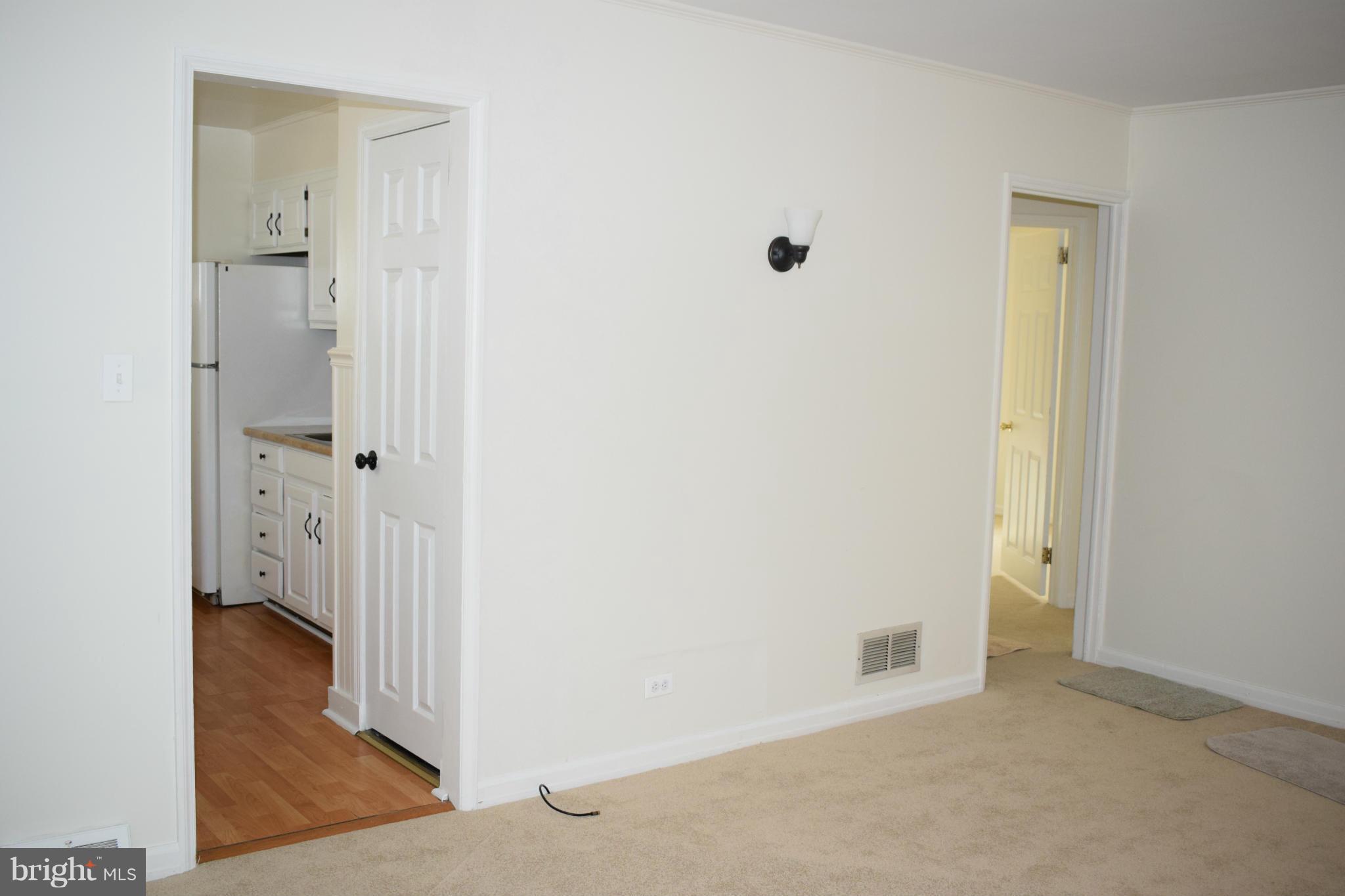 1805 Willow Spring Road Baltimore, MD 21222 - Photo 8 of 30 Living Room