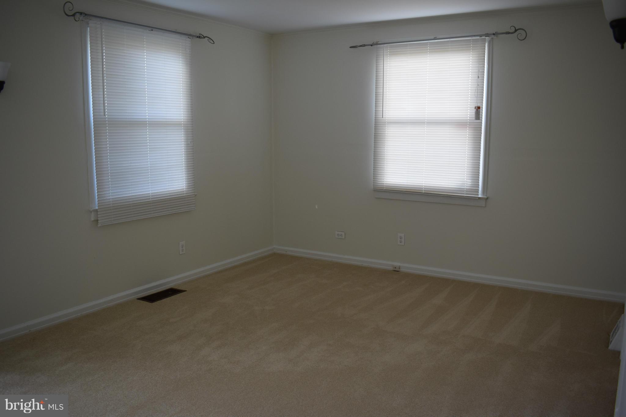1805 Willow Spring Road Baltimore, MD 21222 - Photo 9 of 30 Living Room
