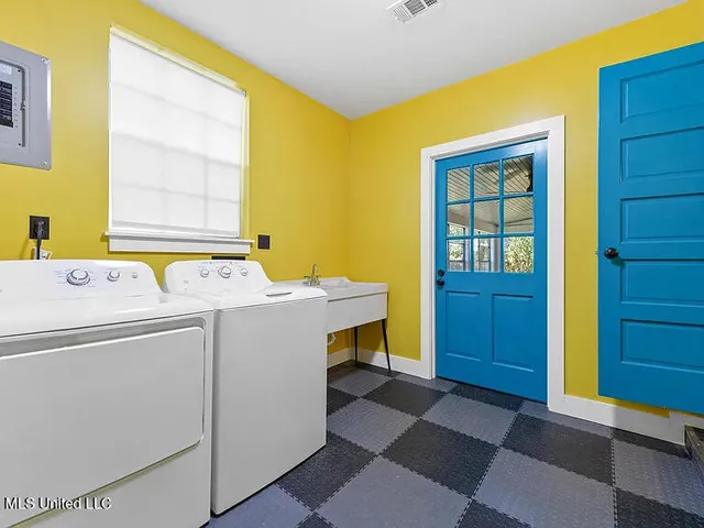 $1,900 | 1085 Cherokee Street, Biloxi, MS 39530