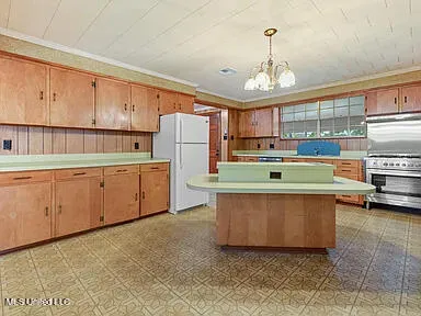 $1,900 | 1085 Cherokee Street, Biloxi, MS 39530