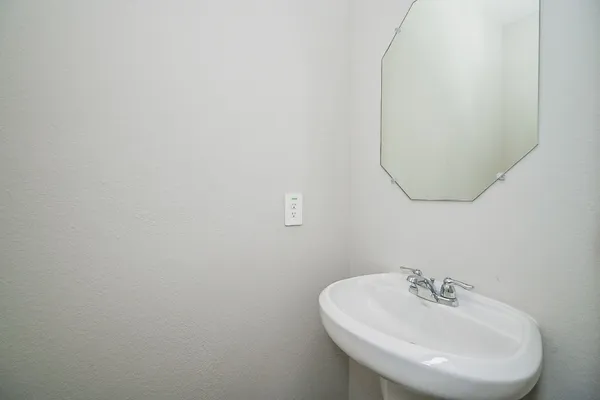$2,000 | 2710 Hoffman Lane, Conroe, TX 77304