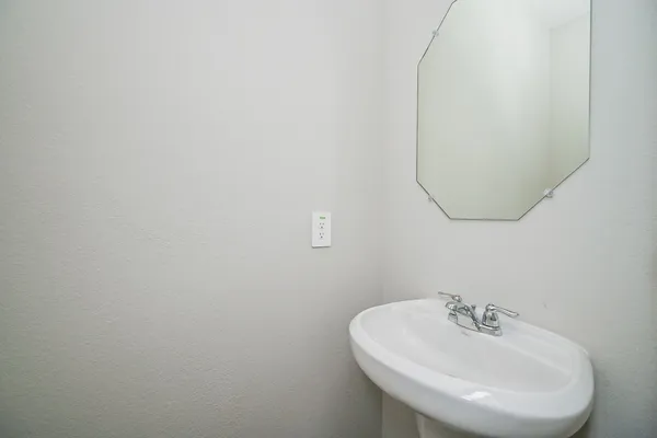 $2,000 | 2710 Hoffman Court, Conroe, TX 77304