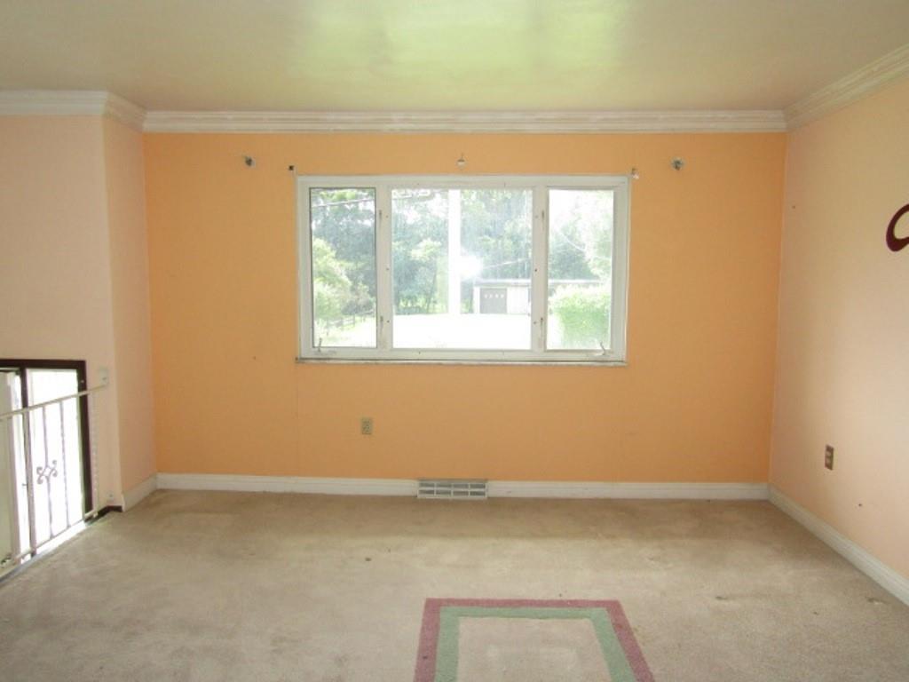 347 Hulton Road Verona, PA 15147 - Photo 8 of 37 Gallery Image 8
