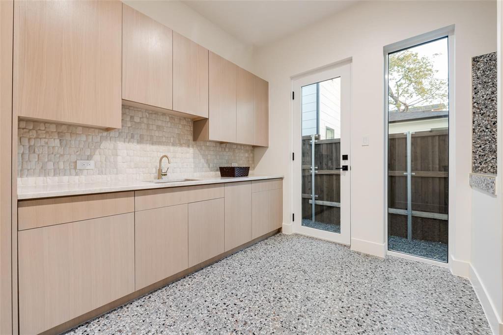 3904 Rochelle Drive Dallas, TX 75220 - Photo 11 of 34