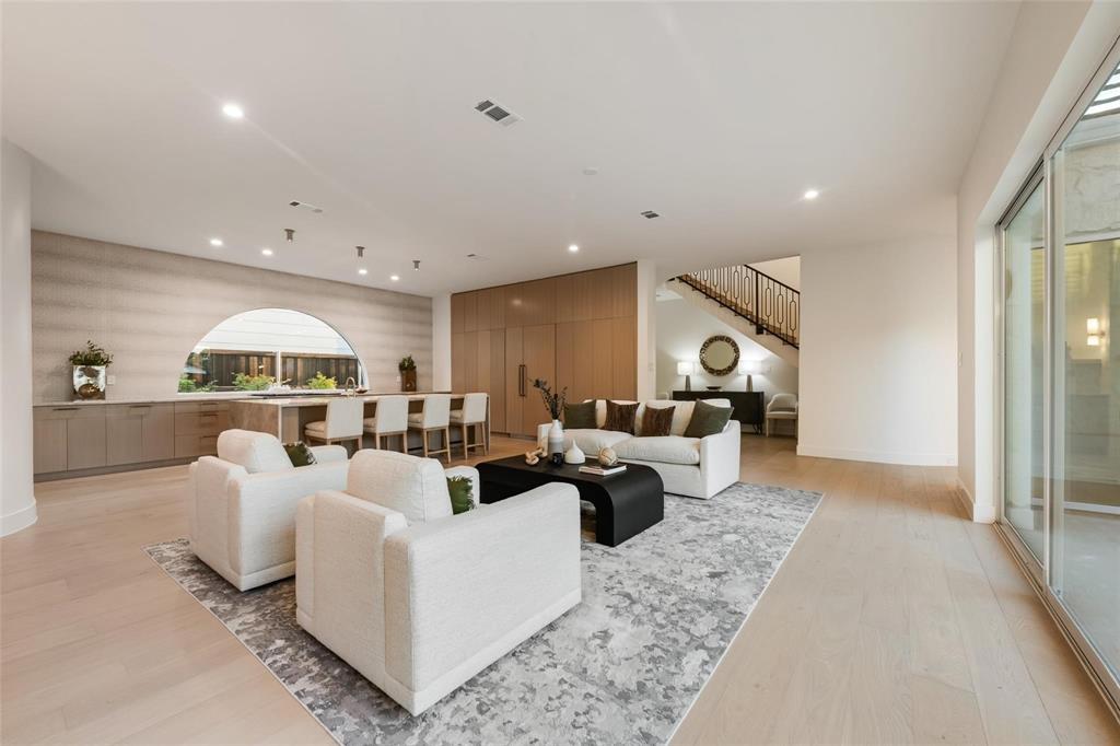 3904 Rochelle Drive Dallas, TX 75220 - Photo 9 of 34