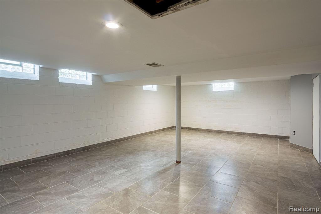 2281 Lancaster Road Bloomfield Hills, MI 48302 - Photo 26 of 37