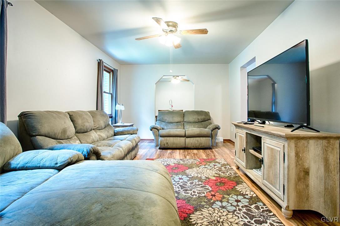 538 Persimmon Road Walnutport, PA 18088 - Photo 2 of 29 Gallery Image 2