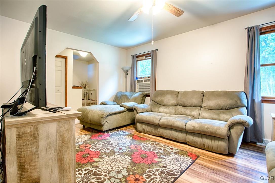 538 Persimmon Road Walnutport, PA 18088 - Photo 3 of 29 Gallery Image 3