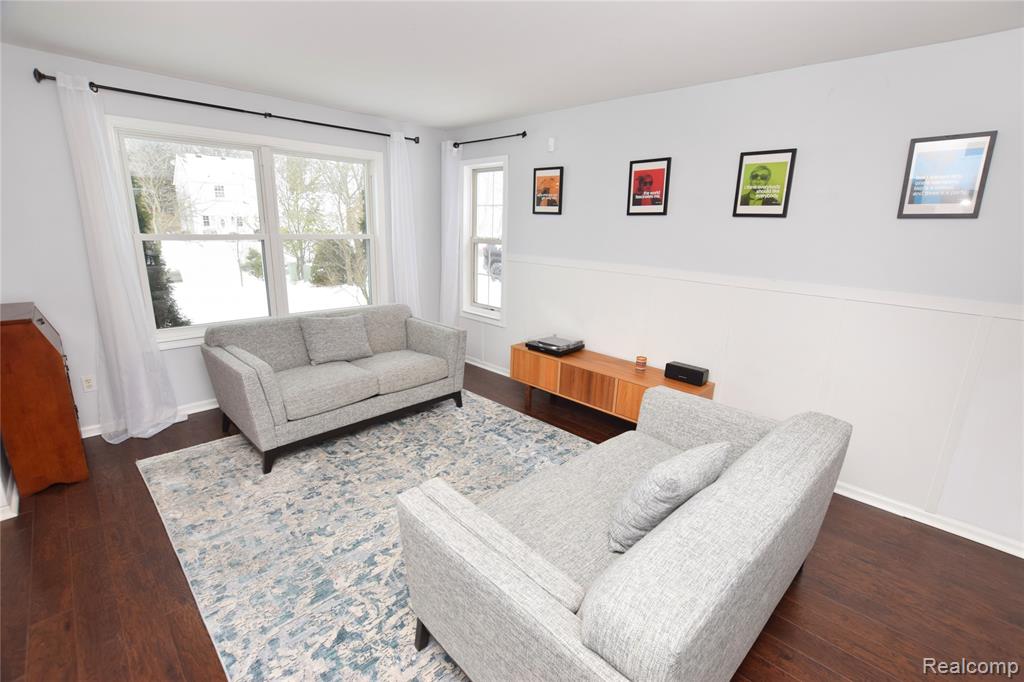 910 3rd Street Fenton, MI 48430 - Photo 2 of 21 Gallery Image 2