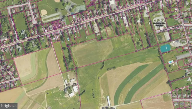 a view of a walk in closet