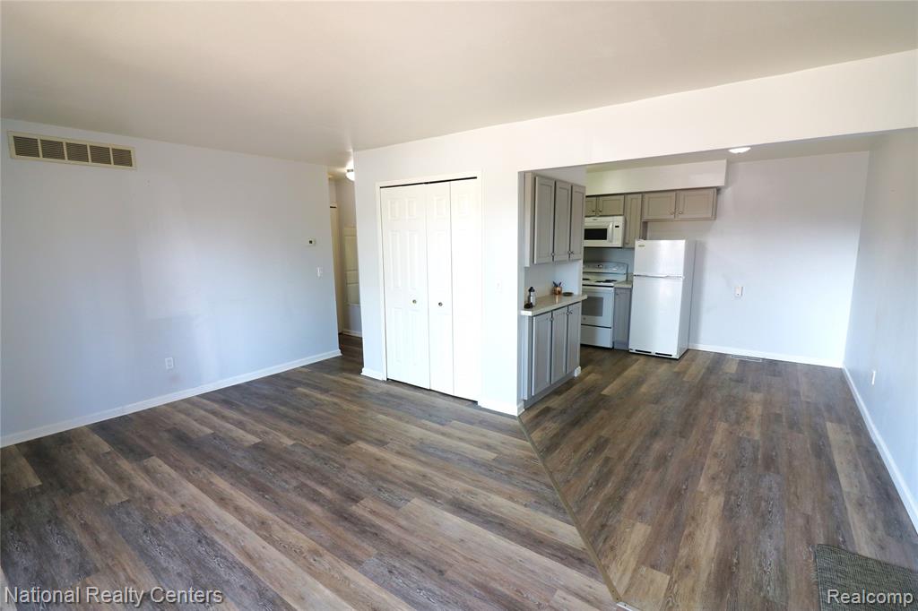 29201 Hayes Road, Unit G1 Warren, MI 48088 - Photo 7 of 37