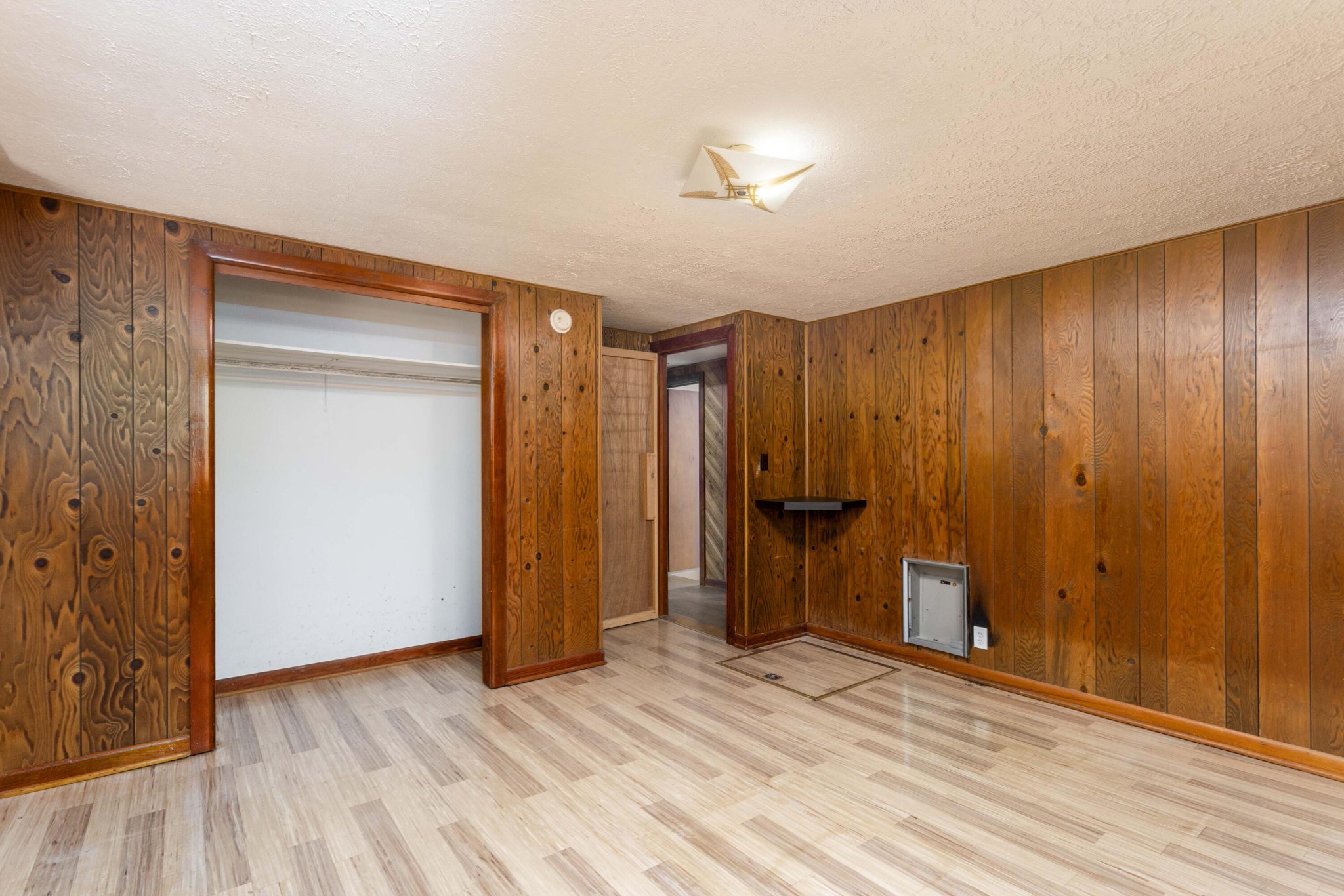 840 Eagle Furnace Road Rockwood, TN 37854 - Photo 20 of 32 a view of a livingroom with wooden floor and a bathroom