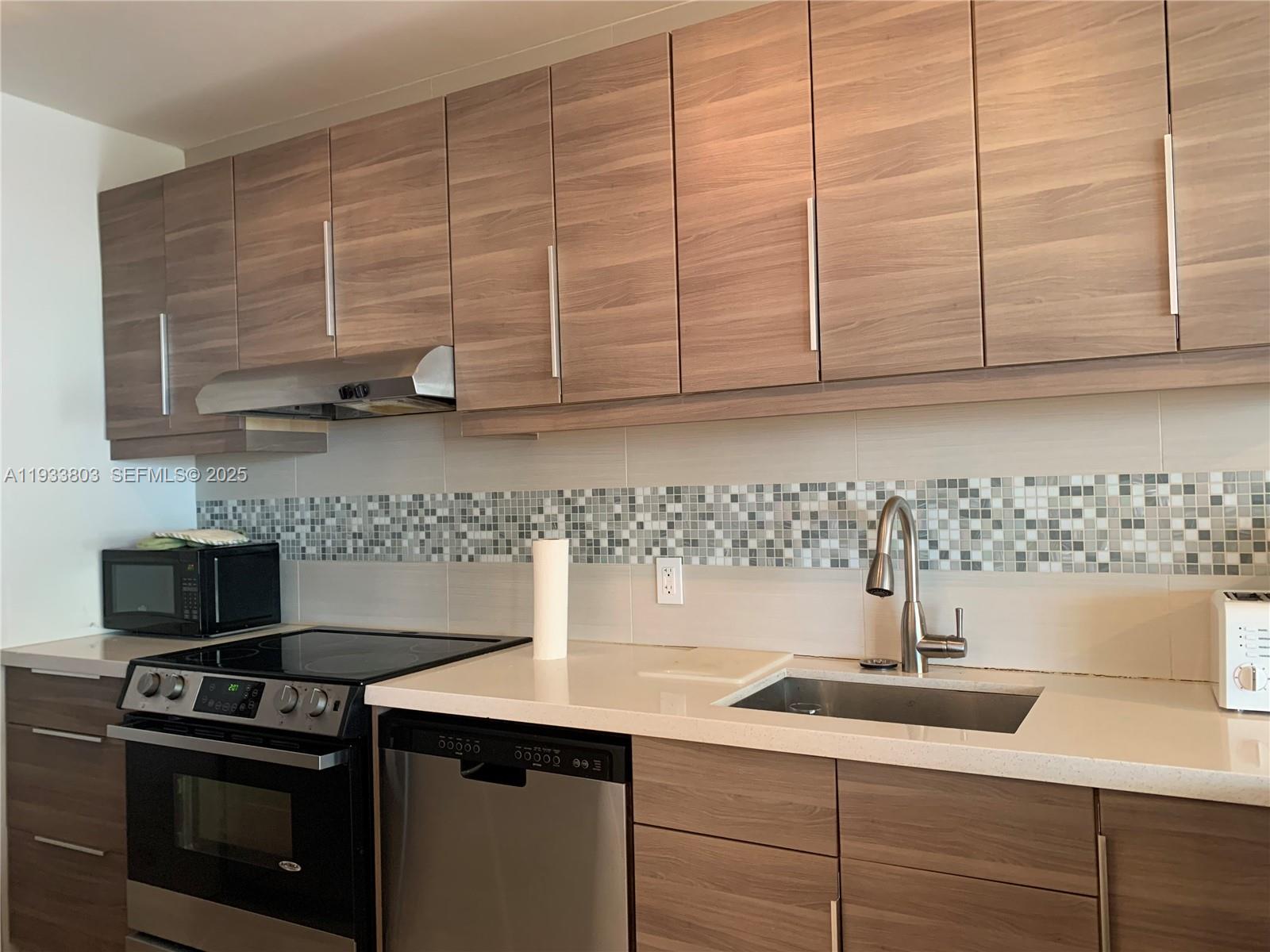 100 Lincoln Road, Unit 440 Miami Beach, FL 33139 - Photo 13 of 18