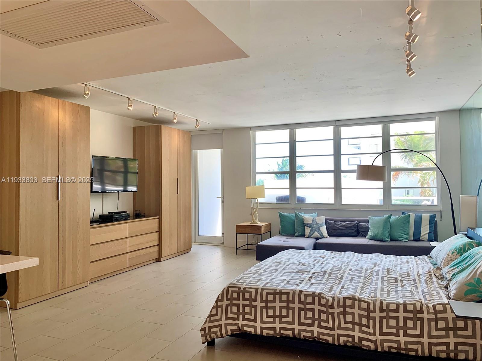 100 Lincoln Road, Unit 440 Miami Beach, FL 33139 - Photo 8 of 18