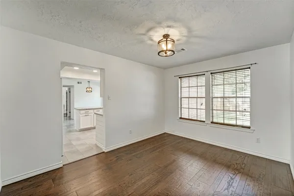 $476,500 | 17 East Wandering Oak Drive, The Woodlands, TX 77381