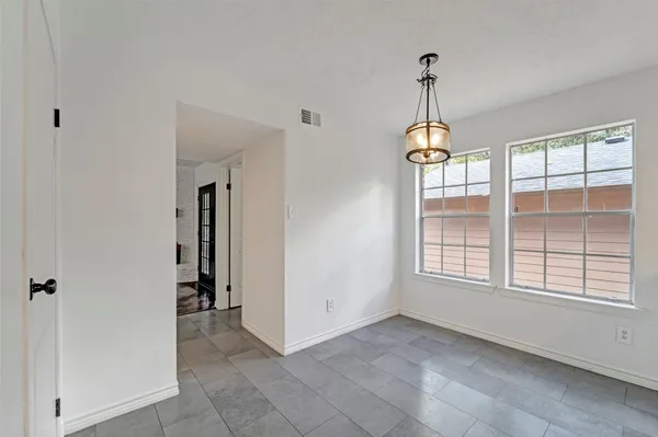 $476,500 | 17 East Wandering Oak Drive, The Woodlands, TX 77381