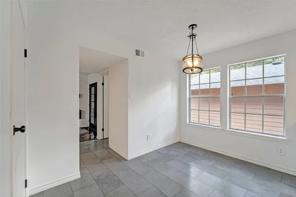 $476,500 | 17 East Wandering Oak Drive, The Woodlands, TX 77381