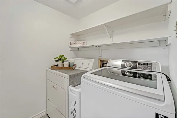 $476,500 | 17 East Wandering Oak Drive, The Woodlands, TX 77381