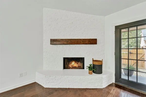 $476,500 | 17 East Wandering Oak Drive, The Woodlands, TX 77381