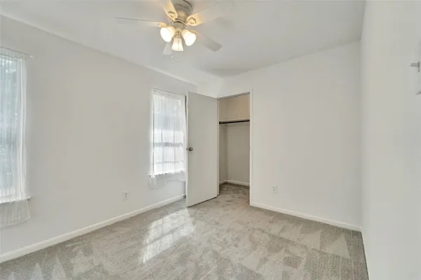 $476,500 | 17 East Wandering Oak Drive, The Woodlands, TX 77381